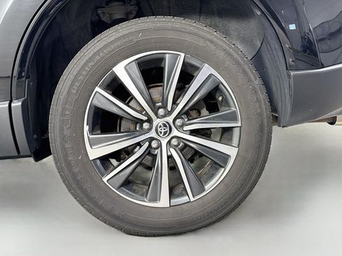 Certified 2024 Toyota Venza LE AWD/4WD image 30