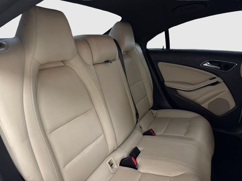 Used 2014 Mercedes-Benz CLA 250 image 41