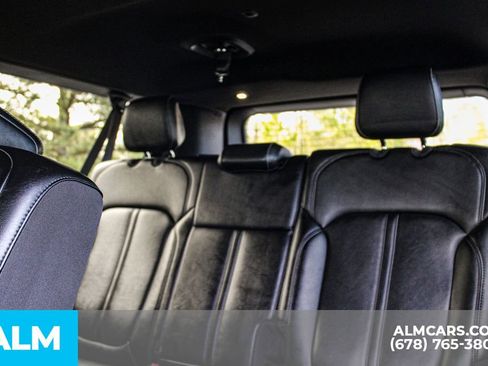 Used 2024 Jeep Wagoneer L Series II image 18