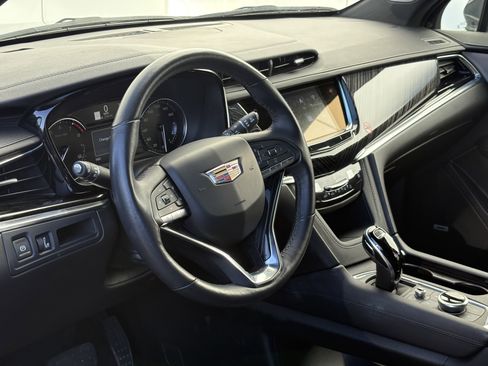 Certified 2025 Cadillac XT6 Premium Luxury image 18