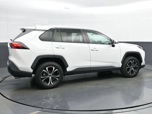 Used 2022 Toyota RAV4 LE FWD image 8