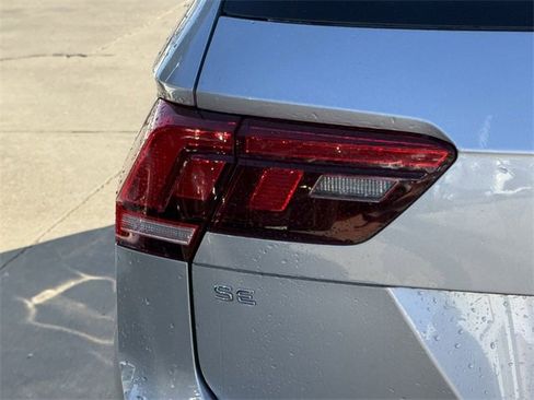 Certified 2023 Volkswagen Tiguan SE R-Line image 6