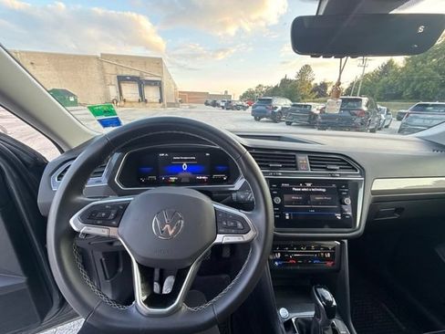 Used 2022 Volkswagen Tiguan SE AWD/4WD image 9