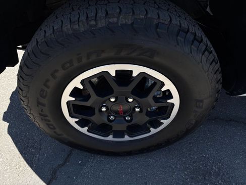 Used 2025 Toyota Tacoma TRD Off-Road AWD/4WD image 30