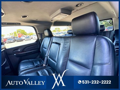 Used 2011 Cadillac Escalade ESV Premium image 22