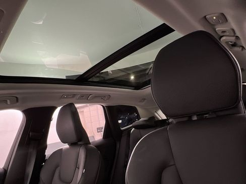 Certified 2025 Volvo XC60 B5 Plus image 17