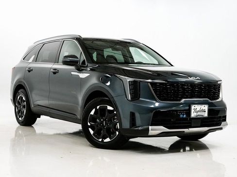 Certified 2024 Kia Sorento S image 5