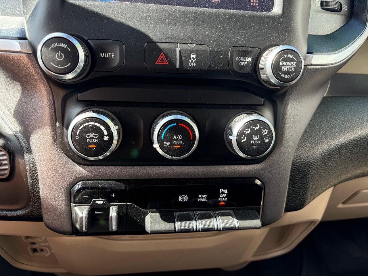 Used 2022 RAM 3500 Big Horn AWD/4WD image 32