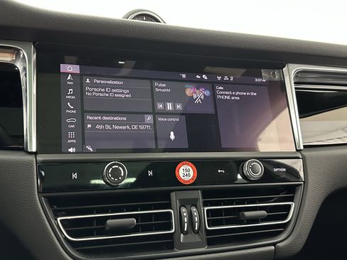 Certified 2025 Porsche Macan image 39