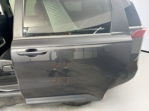 Used 2024 Kia Carnival LX image 25