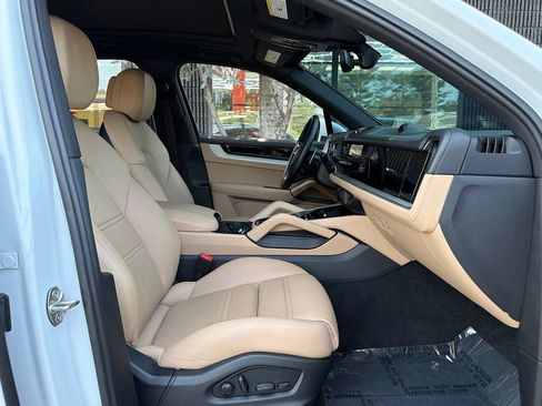 Used 2024 Porsche Cayenne S AWD/4WD image 39