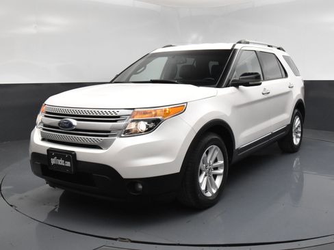 Used 2011 Ford Explorer XLT w/ 202A Rapid Spec Order Code image 2