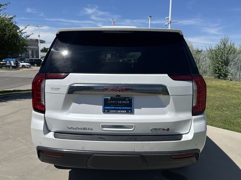Used 2023 GMC Yukon AT4 w/ AT4 Premium Package AWD/4WD image 5