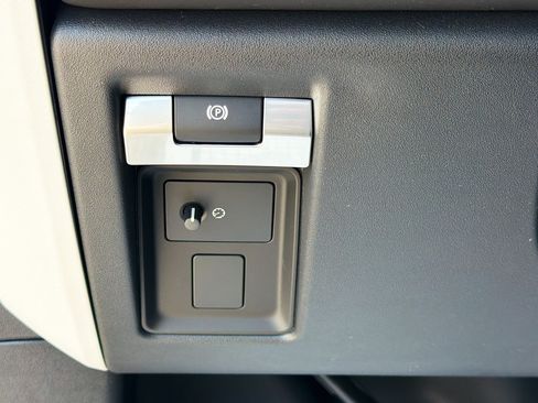 New 2026 Land Rover Defender 110 X-Dynamic SE AWD/4WD image 33