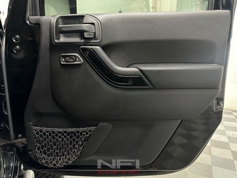 Used 2016 Jeep Wrangler Unlimited Sahara AWD/4WD image 41