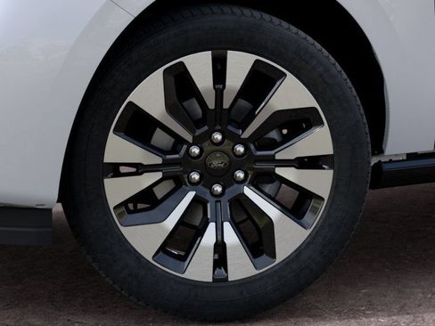 New 2027 Ford Expedition Platinum w/ Driver's Package RWD image 19