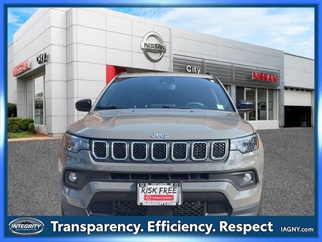 Used 2023 Jeep Compass Latitude AWD/4WD image 2
