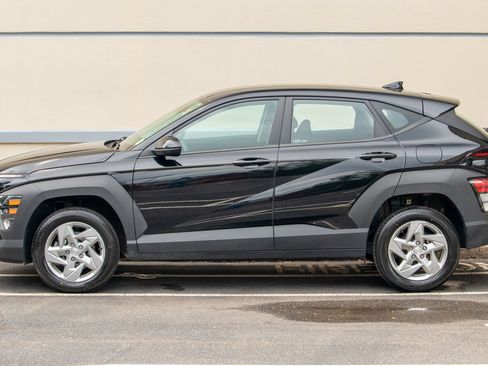 Used 2024 Hyundai Kona SE AWD/4WD image 6