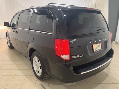Used 2019 Dodge Grand Caravan SXT image 3