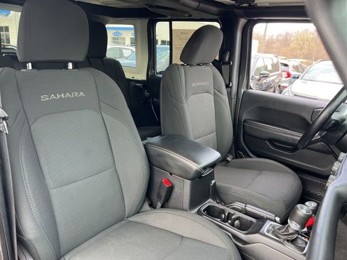 Used 2020 Jeep Wrangler Unlimited Sahara AWD/4WD image 27