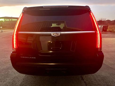 Used 2016 Cadillac Escalade ESV Luxury image 10