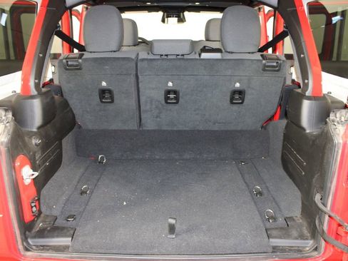 Used 2025 Jeep Wrangler Unlimited Sahara AWD/4WD image 17