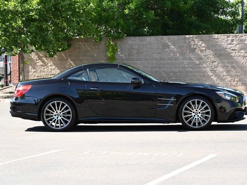 Used 2018 Mercedes-Benz SL 550 image 8