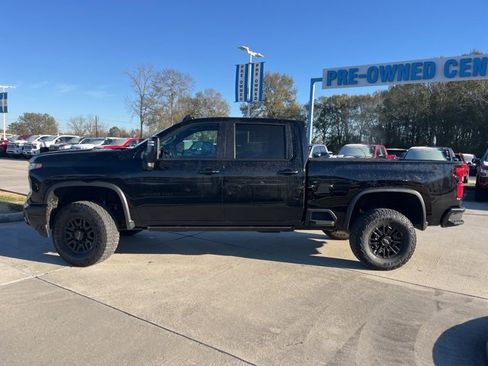Used 2024 Chevrolet Silverado 2500 ZR2 w/ Technology Package image 4
