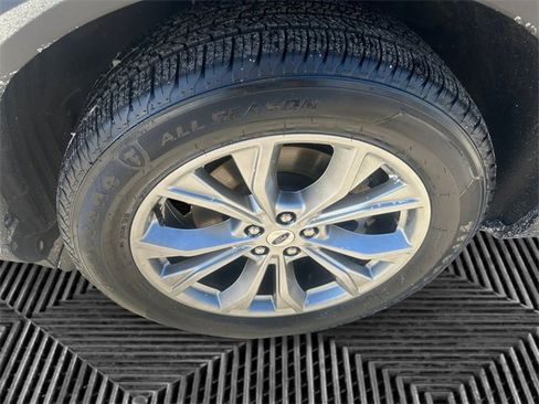 Used 2023 Ford Explorer XLT w/ Equipment Group 202A image 14