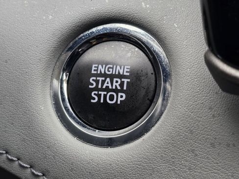 Used 2023 Toyota Highlander L image 12