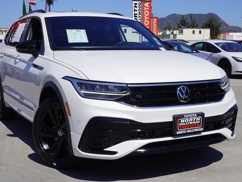 Used 2023 Volkswagen Tiguan SE R-Line FWD image 2