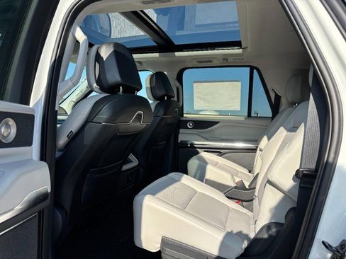 New 2025 Lincoln Navigator L Reserve image 11