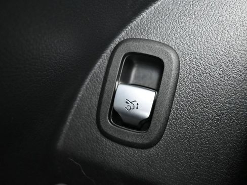 Used 2025 Mercedes-Benz GLC 300 4MATIC image 19