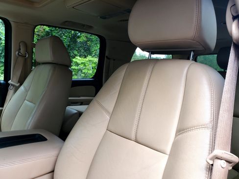 Used 2007 Chevrolet Suburban LTZ w/ LTZ Preferred Equipment Group image 17