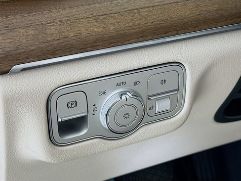 Certified 2020 Mercedes-Benz GLE 450 4MATIC image 11