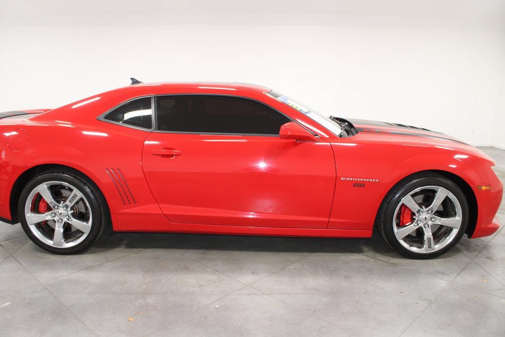 Used 2015 Chevrolet Camaro SS RWD image 11