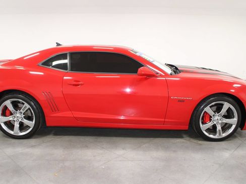 Used 2015 Chevrolet Camaro SS RWD image 11