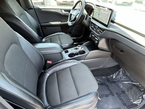 Used 2023 Ford Escape SE FWD image 12