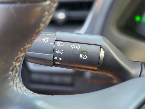 Used 2019 Lexus UX 250h AWD image 44