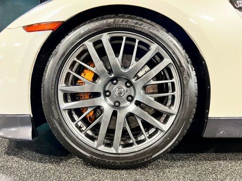 Used 2017 Nissan GT-R Premium image 22