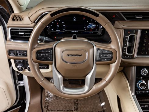 Used 2023 GMC Yukon Denali w/ Denali Reserve Package image 15