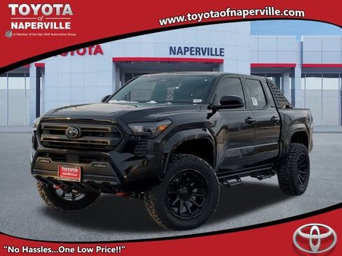 Used 2025 Toyota Tacoma SR5 image 1