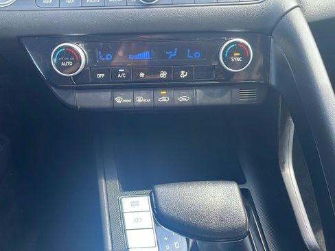 Used 2024 Hyundai Elantra SEL FWD image 31