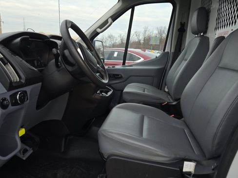 Used 2019 Ford Transit 150 130 Medium Roof RWD image 4