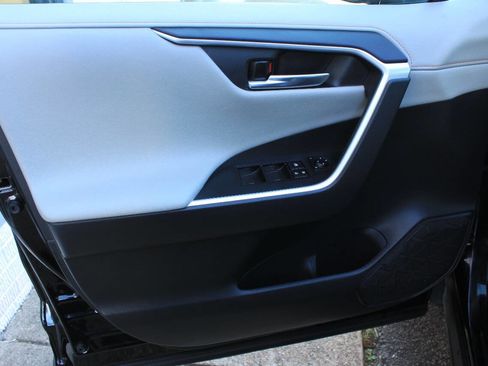 Used 2021 Toyota RAV4 Adventure image 12