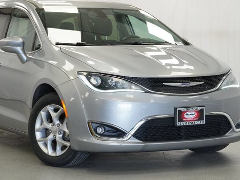 Certified 2019 Chrysler Pacifica Touring Plus w/ Tire & Wheel Group FWD image 3
