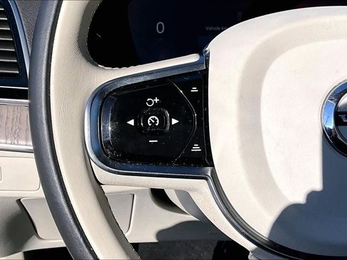 Certified 2024 Volvo XC90 B6 Ultimate w/ Protection Package Premier image 22