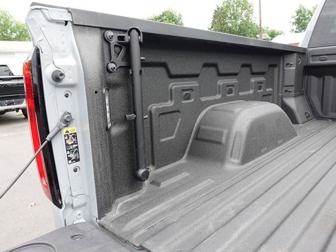 Used 2025 GMC Sierra 1500 AT4 w/ Technology Package AWD/4WD image 34