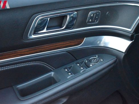 Used 2019 Ford Explorer Limited w/ Ford Safe & Smart Package image 29