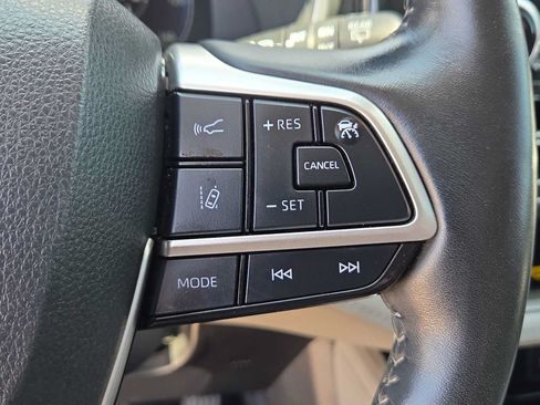 Used 2023 Toyota Highlander Limited FWD image 23
